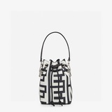 Капсульная коллекция Fendi Roma представляет двухцветную сумку Mon Tresor в форм