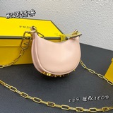 Сумка с цепочкой mini FEND praphy в форме полумесяца, отличающаяся классическим 