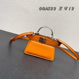 PeekabooISeeU Micro — миниатюрная сумка в форме кошки из мягкой кожи с металличе
