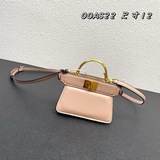 PeekabooISeeU Micro — миниатюрная сумка в форме кошки из мягкой кожи с металличе
