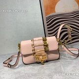 Официальный сайт MM Fendi и Versace 2023 совместная коллекция мини-сумка «багет»