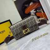 Fendi Roma Amor, сумочка-багет, сшитая вручную с вышивкой восковой нитью： эксклю