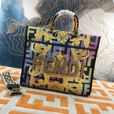 [Отправить] Сумка Fendi с граффилическим рисунком из весенне-летней коллекции Fe
