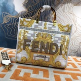 [Отправить] Сумка Fendi с граффилическим рисунком из весенне-летней коллекции Fe