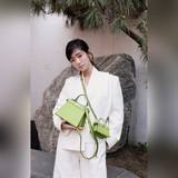 Fendi представляет новую сумку Peekaboolseeu Petite. Это Peeka.