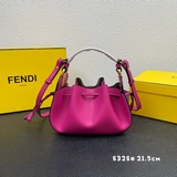 Сумка-гамак Fendi обладает многофункциональным дизайном, который сочетает в себе