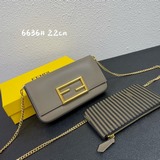 Fendi геометрическая сумка-багет в лаконичном стиле, изготовлена из кожи с текст