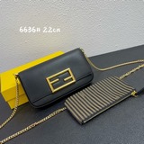 Fendi геометрическая сумка-багет в лаконичном стиле, изготовлена из кожи с текст