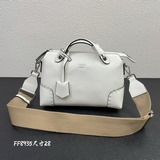 FENDI by the way Бостонская сумка, изготовлена из итальянской кожи, с лаконичным