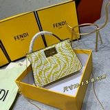 В комплекте с коробкой, подлинный Fendi, новейшая модель Pico Peekaboo, созданна