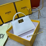 В комплекте с коробкой, подлинный Fendi, новейшая модель Pico Peekaboo, созданна