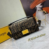 В комплекте с коробкой. Новейшая сумка Fendi Baguette 2023 года： с вышитым логот
