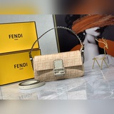 FENDI осенне-зимняя коллекция фланелевых изделий. Классическая и модная сумка-ба