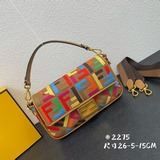 .Fendi весенняя коллекция： сумка Baguette с вышитыми буквами F. Классическая сум