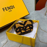 Новейшая серия Fendi с тигровым узором на официальном сайте! Милый маленький акс