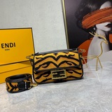 Новейшая сумка Fendi с тигровым принтом 19 см： эта сумка Fendi Baguette, безусло