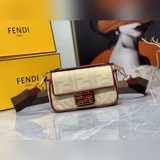 2023 эксклюзивная премьера новой сумки Fendi Baguette： белая вышивка F! Эта сумк