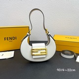 Новая сумка Fendi из рога на раннюю весну 2023 года： подходит для любого времени