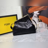 Цепочка 30 Сумка Fendi с застежкой из серии First с буквой F в качестве основног