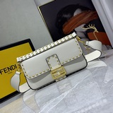 Новейшая модель на официальном сайте： серия средних сумок Fendi Baguette из сери