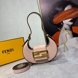 Новая сумка Fendi из рога на раннюю весну 2023 года： подходит для любого времени