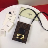 Чехол для мобильного телефона Fendi, изготовлен из кожи быка с масляным покрытие