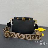 Рюкзак с бретелями и буквой Fendi Touch Новый рюкзак Fendi Touch с элегантным ди