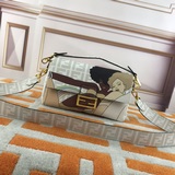 [Отправить] Fendi 2023 ранневесенняя коллекция, знаменитая сумка Baguette средне