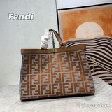 Новейшая сумка Peekaboo X-Tote с вышитым логотипом от MM! Имеет внутренний карма
