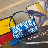 В комплекте с коробкой. Fendi Vertigo — новейшая сумка Baguette из летней капсул