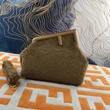 [Публикация] Fendi First появился! Всем привет, это дизайнер Kim Jones, создател