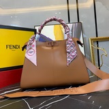 FENDI эксклюзивно представляет новую модель сумки «кошечка»! Новая осенне-зимняя