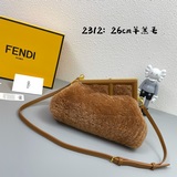 Новая модель из овечьей шерсти от Fendi First! Разработана дизайнером Кимом Джон