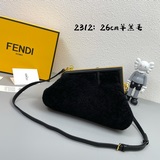 Новая модель из овечьей шерсти от Fendi First уже в продаже. Под руководством ди