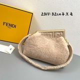 Большой клатч из овечьей шерсти, новая модель Fendi First, созданная дизайнером 