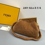 Большой клатч из овечьей шерсти, новая модель Fendi First, созданная дизайнером 