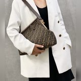 Вся сеть скупает сумки Fendi First из ткани с принтом в стиле «первая печать»/ко