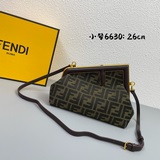 Вся сеть скупает сумки Fendi First из ткани с принтом в стиле «старинная ткань»/