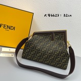 Вся сеть скупает первую коллекцию Fendi из ткани с принтом в стиле «старого шарф