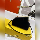 Маленькая сумка с зажимом из кроличьего меха, также известная как «сумка-облако»