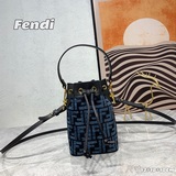 Новейшая мини-сумка-бакет от Fendi на официальном сайте MM! Изготовлена из вышит