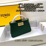 Новая сумка Fendi Pico Peekaboo в форме кошки создана специально для модных и ми