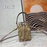 Новейшая мини-сумка-бакет от Fendi на официальном сайте MM! Изготовлена из вышит