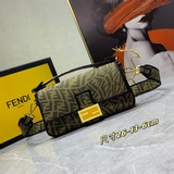 Новейшая сумка Fendi Baguette 2023 года. Эта сумка Fendi Baguette, безусловно, с