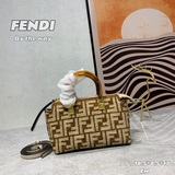 Официальный сайт MM Fendi Fendi Новая модель By the way Миниатюрная сумка Fendi 