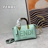 Еще одна популярная модель мини-сумки Fendi! Мини-сумка By The Way Boston.