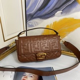 【Оригинальная кожа высокого качества】 Средняя сумка FENDIBAGUETTE с клапаном на 