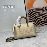 Еще одна популярная модель мини-сумки Fendi! Мини-сумка By The Way Boston.