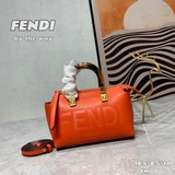 Еще одна популярная модель мини-сумки Fendi! Мини-сумка By The Way Boston.