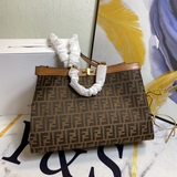 【С верхней частью из кожи бычка】 Средняя сумка Peekaboo X-Tote с внутренними кар
